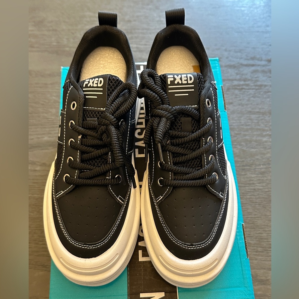 Skechers men’s Arcade Arch Fit - Arcatas size 8.5
